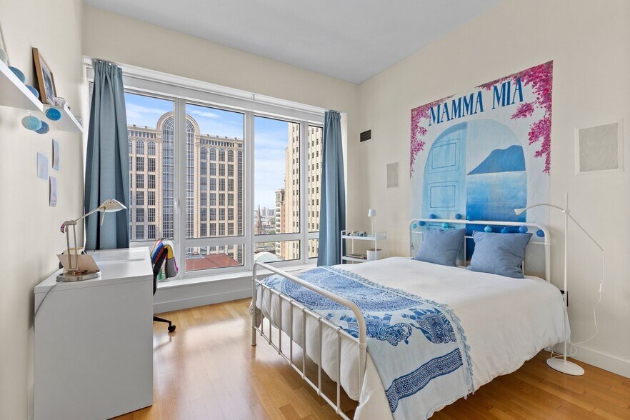 Building Photo - 400 Stuart St