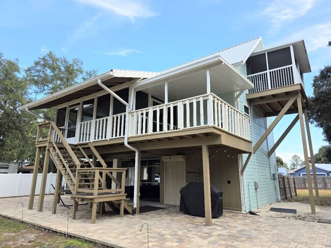 Building Photo - Cozy Coastal Retreat!