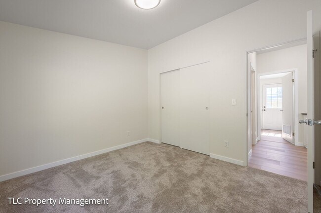 Building Photo - 3bd/2bath Home with a view!!