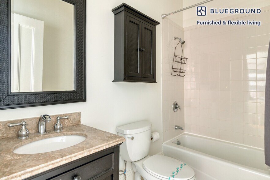 Building Photo - 11 Hereford St