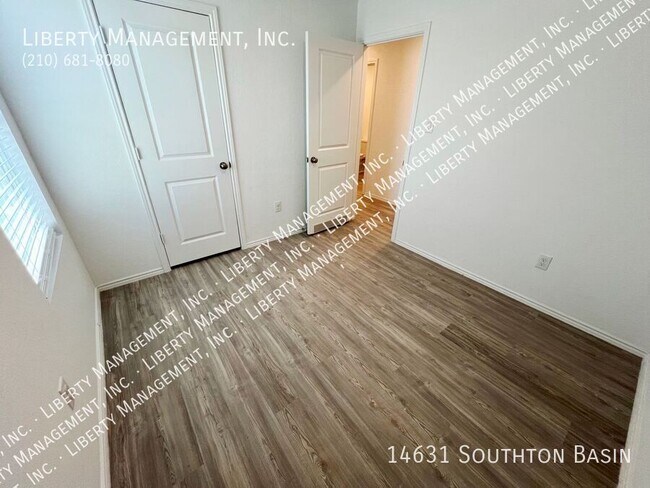 Building Photo - Single Story 3 Bed, 2 Bath Home