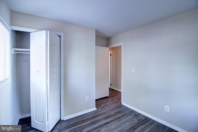 Building Photo - 285 Pinoak Dr