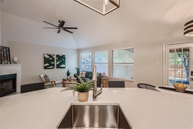 Building Photo - 1701 Hollow Tree Blvd
