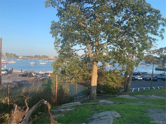 Building Photo - 348 Main St