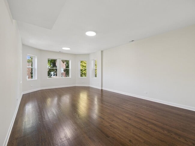 Building Photo - 5547 W Jackson Blvd