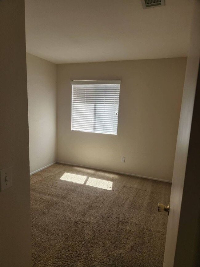Building Photo - 5926 Regino Ave