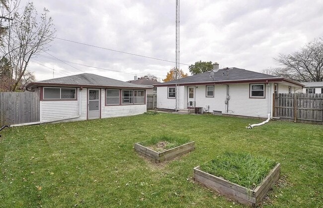 Building Photo - 4149 Lasalle St