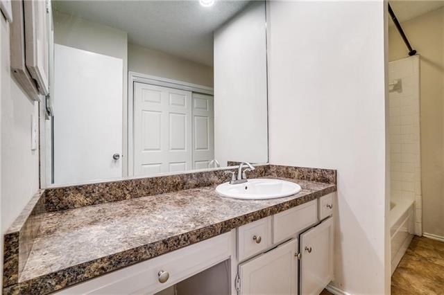 Building Photo - 1704 Quail Run Dr