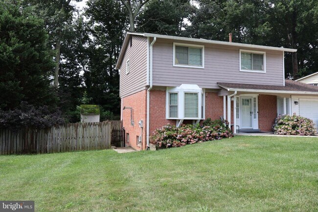 Building Photo - 5012 Gainsborough Dr