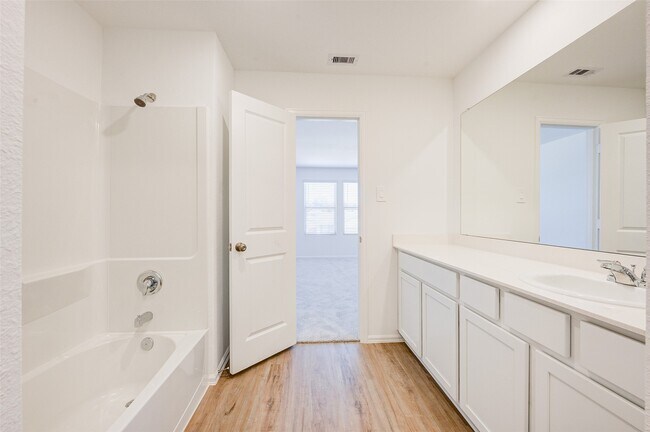 Building Photo - 17827 Pemswood Dr