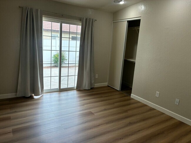 Building Photo - 3 Bedrooms with big backyard-CALL FOR OUR MOVE IN SPECIAL