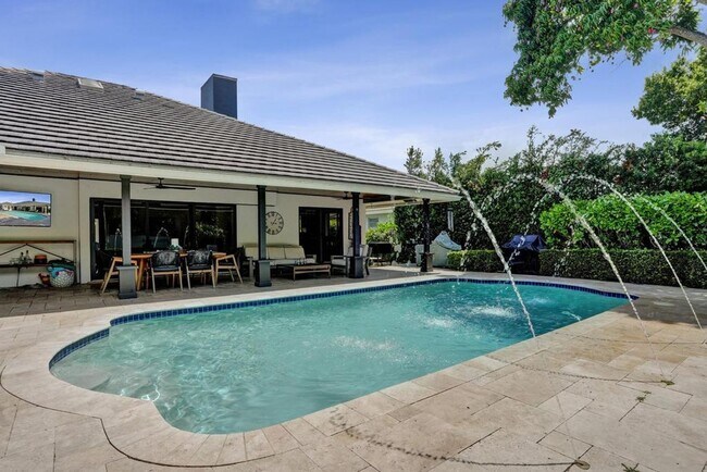 Building Photo - Boca Raton Beautifully Updated 4 Bedroom Pool Home