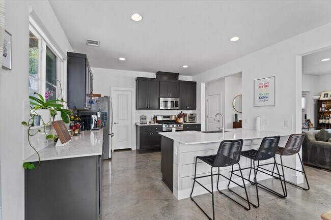 Building Photo - Spacious East Austin Home for Rent