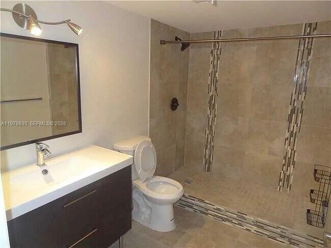 Building Photo - 17500 N Bay Rd