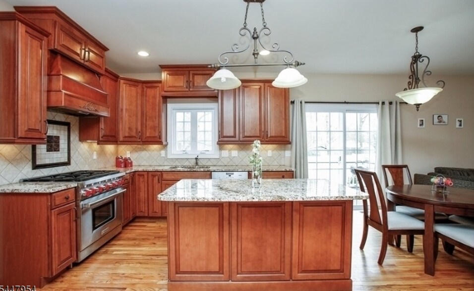 Building Photo - 94 Pearl St