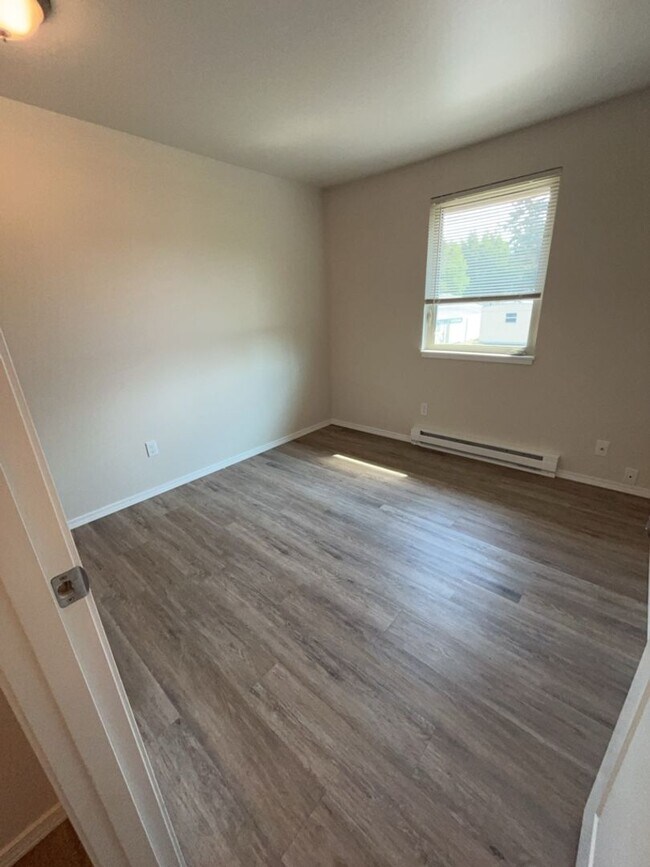 Building Photo - 2319 Wilson Ave