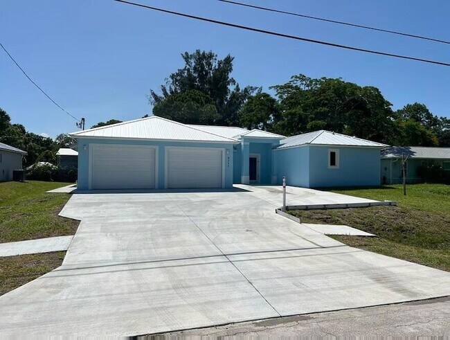 Primary Photo - 5911 Seagrape Dr