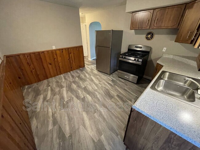 Building Photo - 3592 Valley Wood Dr