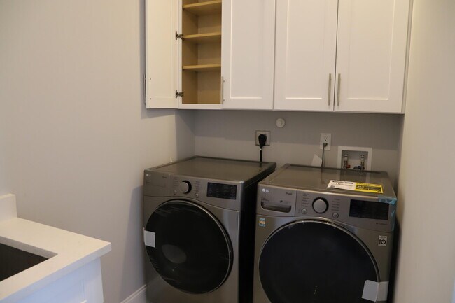 Building Photo - 806 NW 82nd Pl