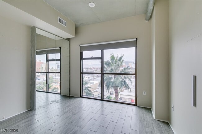 Building Photo - 353 E Bonneville Ave