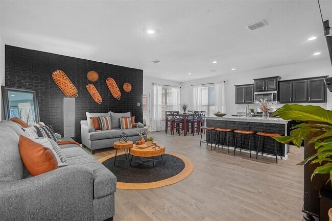 Building Photo - 8916 Old Rawhide Ln