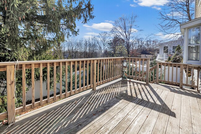 Building Photo - 124 Stiles St