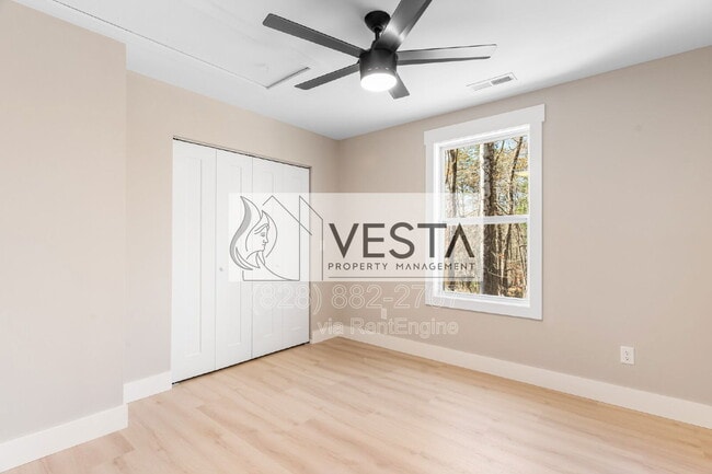 Building Photo - 9 Silent Pl