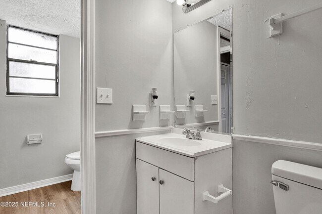 Building Photo - 473 Bentwood Ln