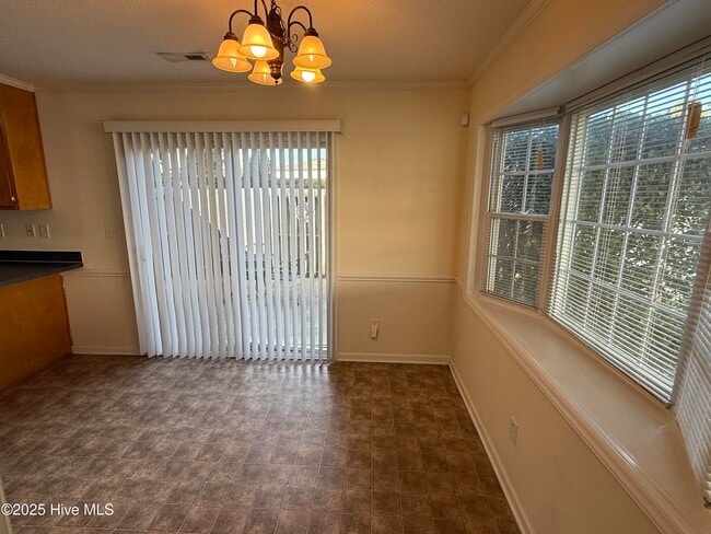 Building Photo - 4033 Cobblestone Dr