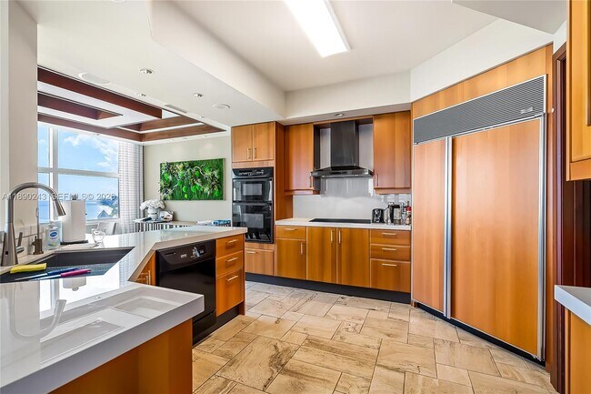 Building Photo - 2110 N Ocean Blvd