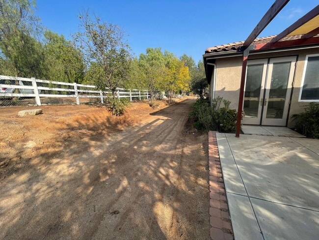 Building Photo - Spacious 4-Bedroom Home in Desirable Woodcrest, Riverside!