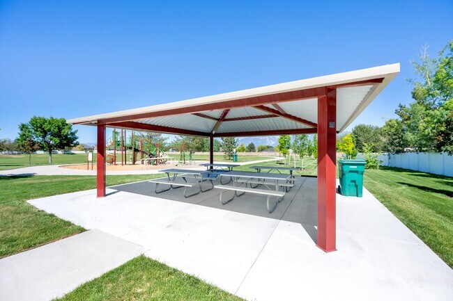 Building Photo - 4333 Park Hollow Ln