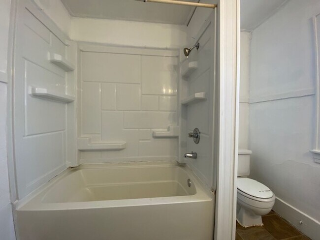 Building Photo - 1723-1725 N LIMESTONE