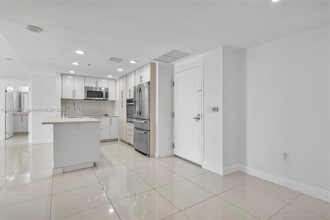 Building Photo - 1250 S Miami Ave