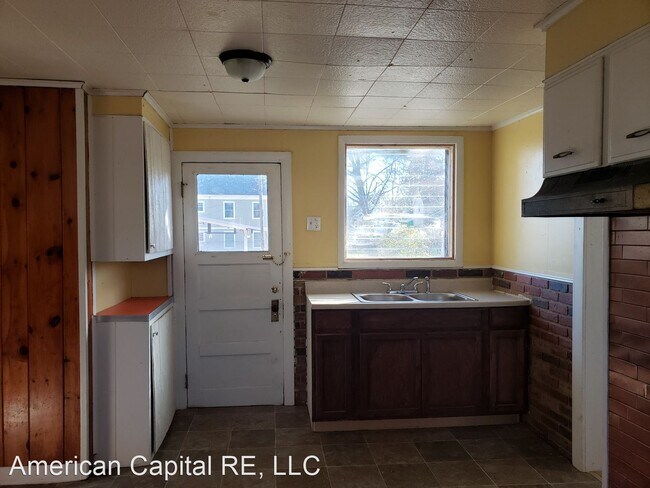 Building Photo - 5 br, 1.5 bath House - 202 Harmon St