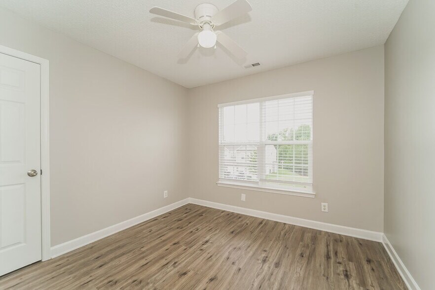 Building Photo - 11210 Silver Glen Ln