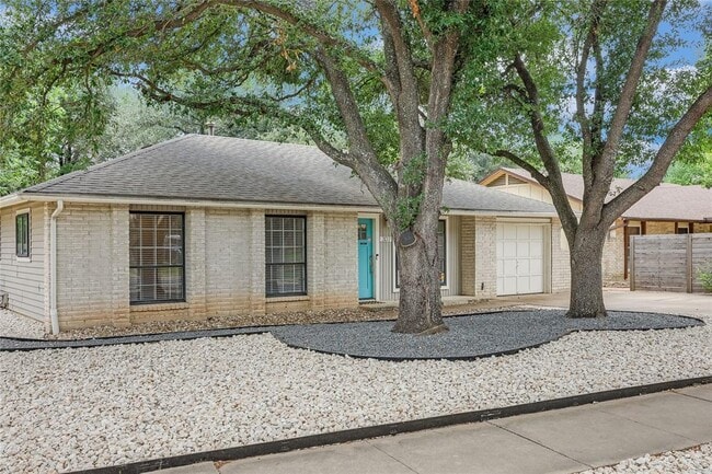 Building Photo - 307 Thistlewood Dr
