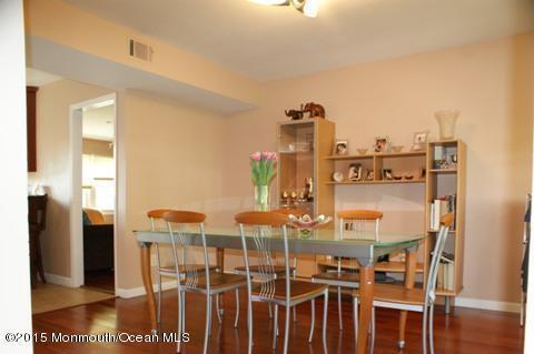 Building Photo - 39 School Rd W