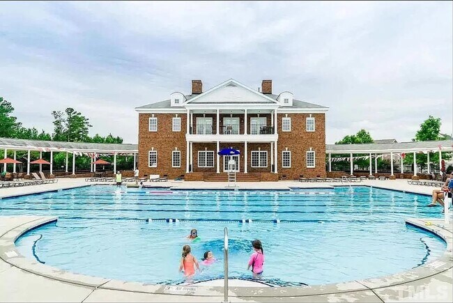 Building Photo - Stunning 3BD, 2.5BA Raleigh Townhome with a 1-Car Garage and Premier HOA Amenities