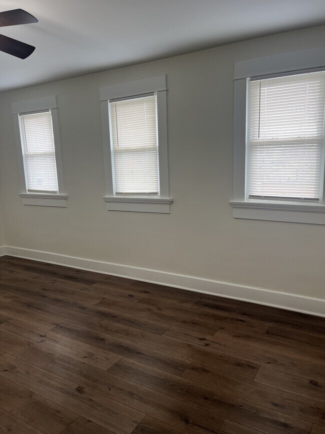 Building Photo - 1925 Brookline Ave