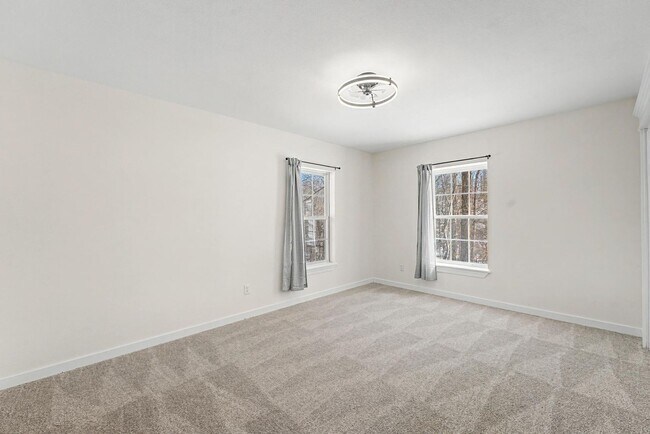 Building Photo - Deavila - Walnut Valley