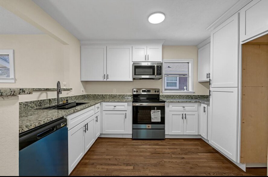 Building Photo - 3446 Seabrook St