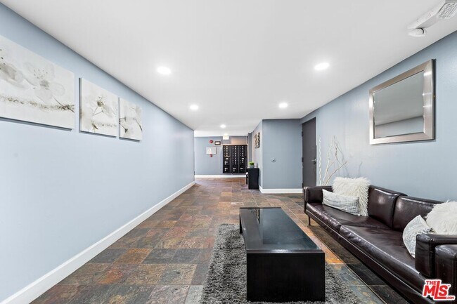 Building Photo - 1633 S Bentley Ave