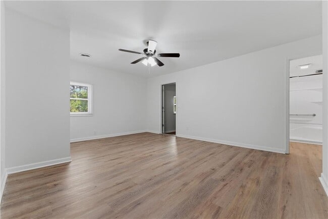 Building Photo - 5081 Hubert Dr