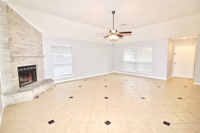 Building Photo - 2126 Highland Hills Dr