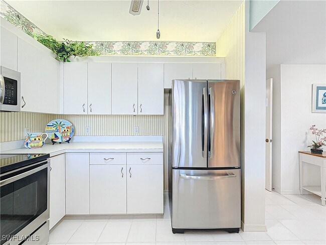 Building Photo - 6691 Estero Blvd