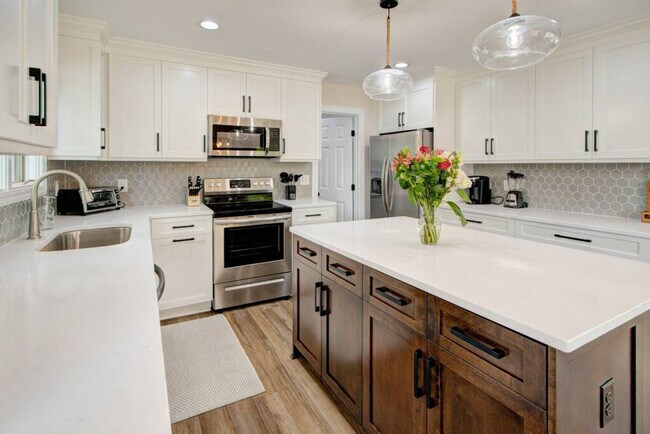 Building Photo - 16920 Landover Rd