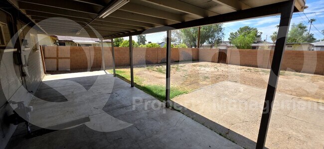 Building Photo - 2131 W Luke Ave