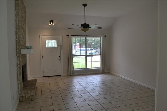 Building Photo - 2500 Cherrylawn Dr