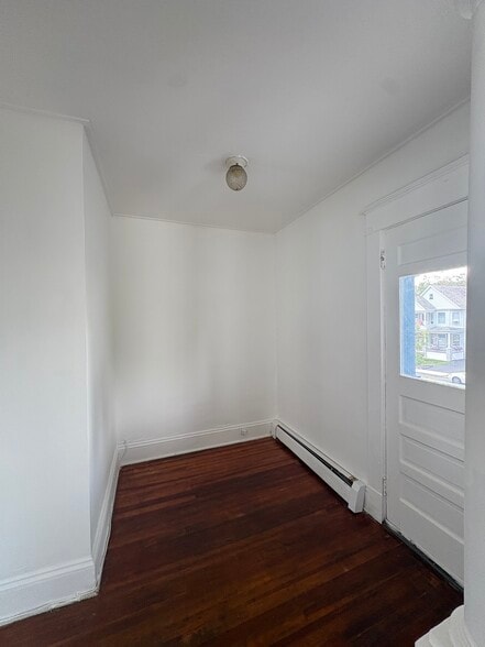 Building Photo - 826 Hampton Ave